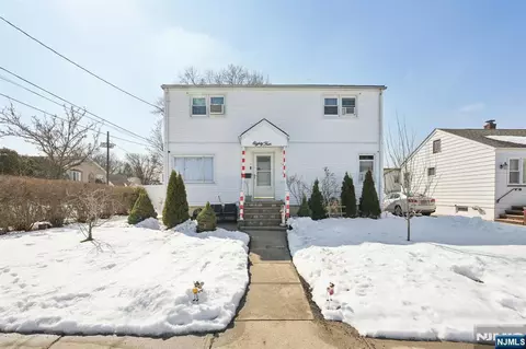 84 Richmond St, Lodi, NJ 07644