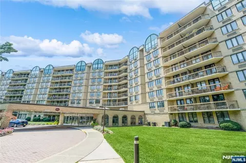 10 Smith Manor Blvd #815, West Orange, NJ 07052