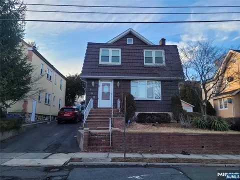 709 Kingsland Ave, Ridgefield, NJ 07657