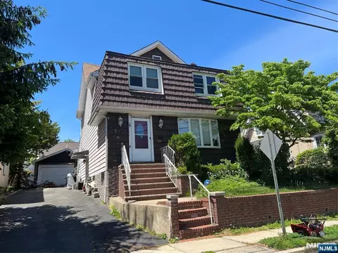709 Kingsland Ave, Ridgefield, NJ 07657