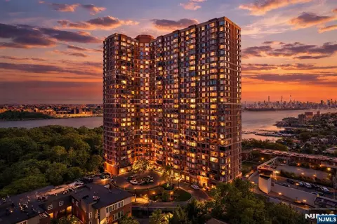 100 Old Palisade Rd #1510, Fort Lee, NJ 07024