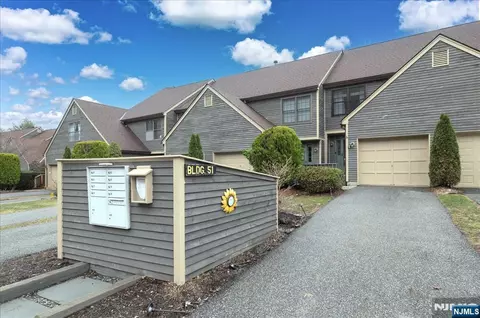 51 Beacon Hill Rd #E, West Milford, NJ 07480