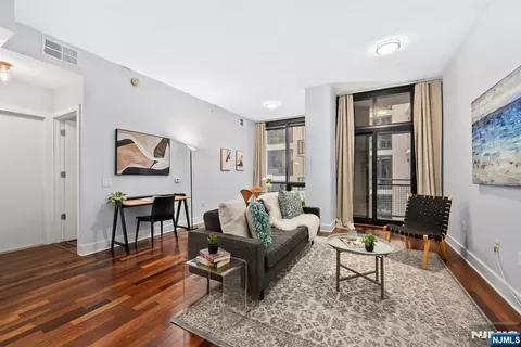 159 2nd St #404, Jersey City, NJ 07302