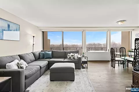 1 Horizon Rd #806, Fort Lee, NJ 07024