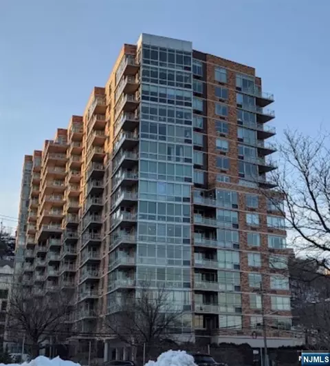 316 Hudson Park, Edgewater, NJ 07020