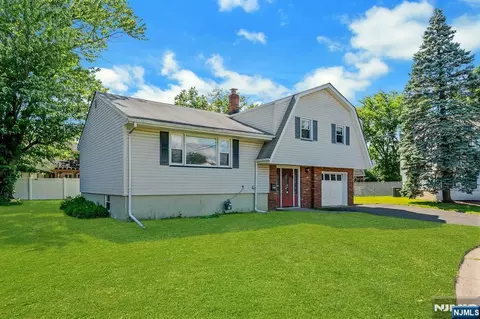 18-00 Scialla Ct, Fair Lawn, NJ 07410