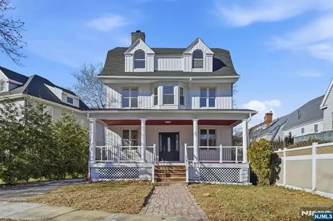 33 Midland Ave, East Orange, NJ 07017