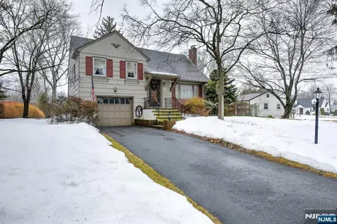 30 Perrin Dr, Wayne, NJ 07470