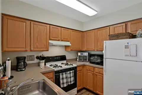 Kitchen - 189 Forest Ave #216, Paramus, NJ 07652 photo 1 of 2
