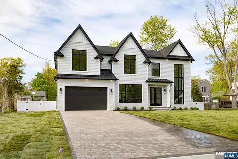 40 Godfrey Ter, Glen Rock, NJ 07452