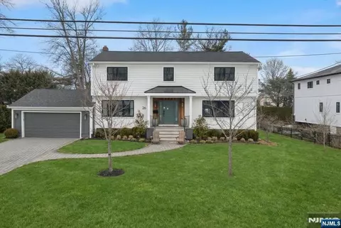 26 Laurie Dr, Englewood Cliffs, NJ 07632