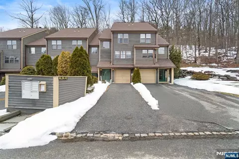 42 Lexington Ln #E, West Milford, NJ 07480