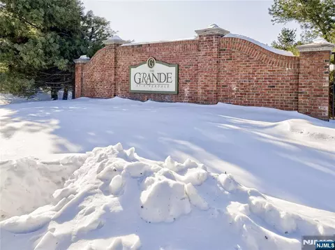 8217 Sanctuary Blvd #8, Riverdale, NJ 07457