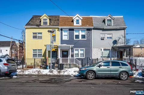 299 7th Ave # A, Newark, NJ 07107