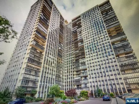 300 Winston Dr #207, Cliffside Park, NJ 07010