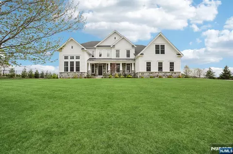 281 Crescent Ave, Mahwah, NJ 07430