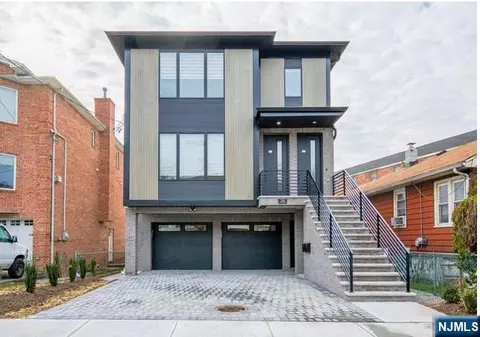 28 Prospect St, Palisades Park, NJ 07650