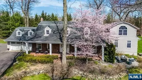 202 Chestnut Ridge Rd, Saddle River, NJ 07458