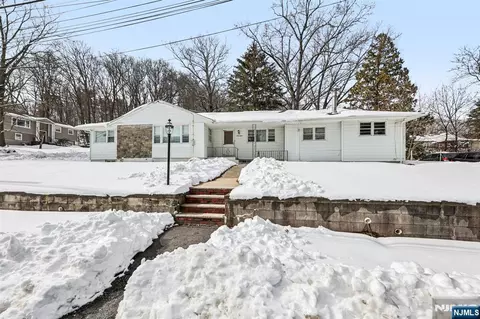 33 Lotz St, North Haledon, NJ 07508