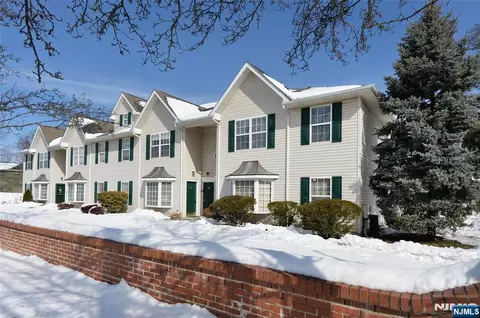 40 Chanda Ct #D040, Clifton, NJ 07012
