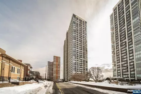 200 Old Palisade Rd #16E, Fort Lee, NJ 07024