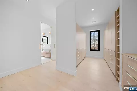 Entry Way - 23 Cherry Ct, Cresskill, NJ 07626 photo 3 of 3