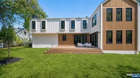 Exterior - 23 Cherry Ct, Cresskill, NJ 07626 photo 2 of 3