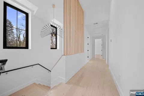 Entry Way - 23 Cherry Ct, Cresskill, NJ 07626 photo 2 of 3