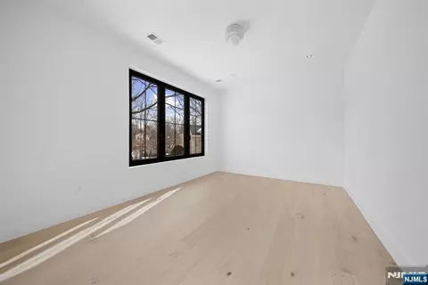 Bedroom - 23 Cherry Ct, Cresskill, NJ 07626 photo 7 of 8