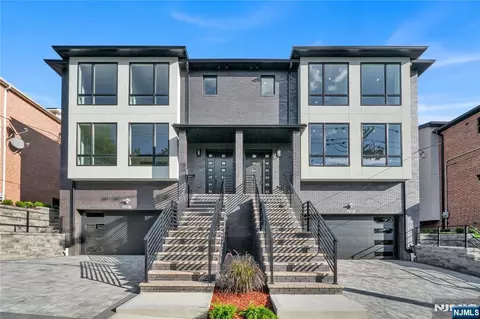 428 6th St #1, Palisades Park, NJ 07650