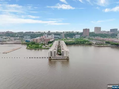 214 The Promenade #214, Edgewater, NJ 07020