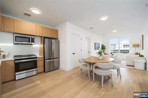 649 38th St #509, Union City, NJ 07087