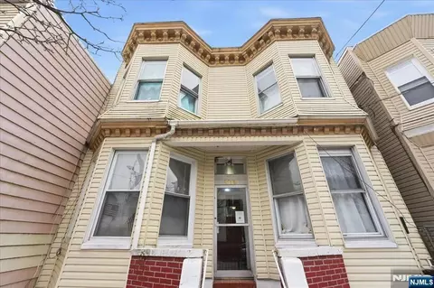 509 Monastery Pl, Union City, NJ 07087