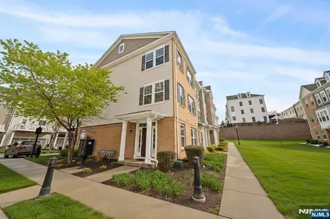 84 Truman Dr #2801, Wood Ridge, NJ 07075