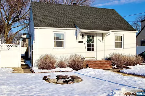 604 Elm Ave, Saddle Brook, NJ 07663