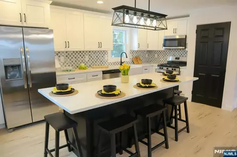 78 Poplar Ave, Little Ferry, NJ 07643