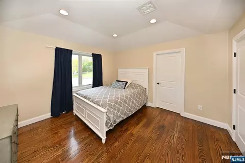Bedroom - 106 Arnot Pl, Paramus, NJ 07652 photo 3 of 5