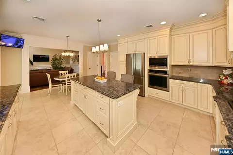 Kitchen - 106 Arnot Pl, Paramus, NJ 07652 photo 4 of 5