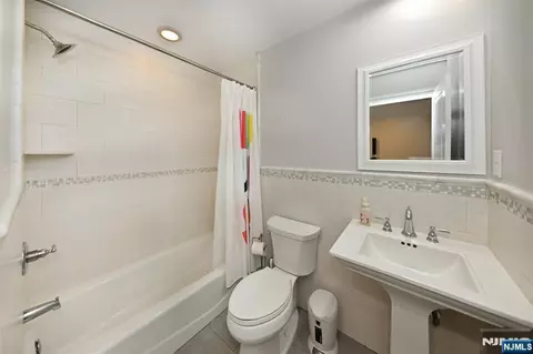 Bath - 106 Arnot Pl, Paramus, NJ 07652 photo 4 of 6