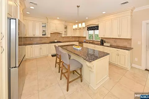 Kitchen - 106 Arnot Pl, Paramus, NJ 07652 photo 3 of 5