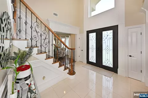 Entry Way - 106 Arnot Pl, Paramus, NJ 07652 photo 2 of 4