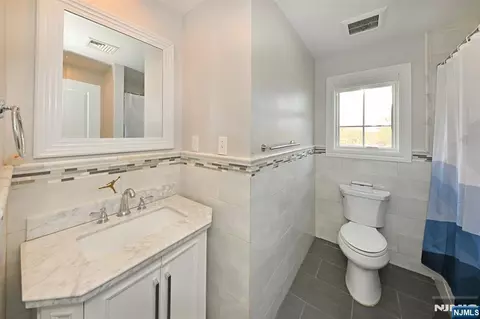 Bath - 106 Arnot Pl, Paramus, NJ 07652 photo 5 of 6