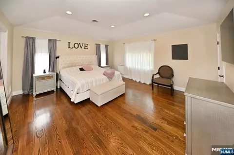 Bedroom - 106 Arnot Pl, Paramus, NJ 07652 photo 1 of 5