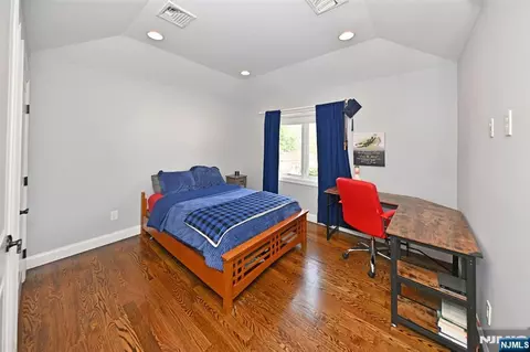 Bedroom - 106 Arnot Pl, Paramus, NJ 07652 photo 4 of 5