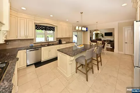 Kitchen - 106 Arnot Pl, Paramus, NJ 07652 photo 5 of 5