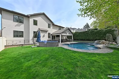 Exterior - 106 Arnot Pl, Paramus, NJ 07652 photo 2 of 7
