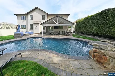 Exterior - 106 Arnot Pl, Paramus, NJ 07652 photo 4 of 7