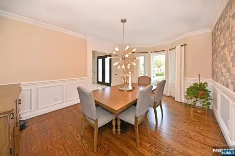 Dining - 106 Arnot Pl, Paramus, NJ 07652 photo 1 of 2