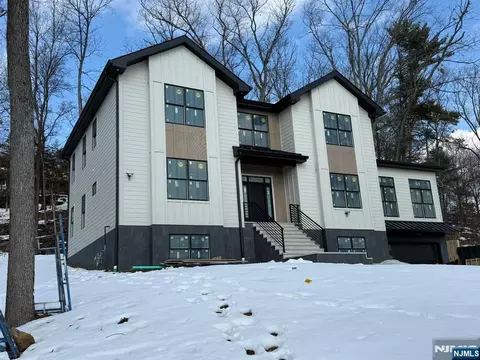 24 Peterson Rd, Wayne, NJ 07470