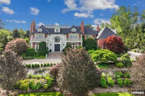 116 Truman Dr, Cresskill, NJ 07626